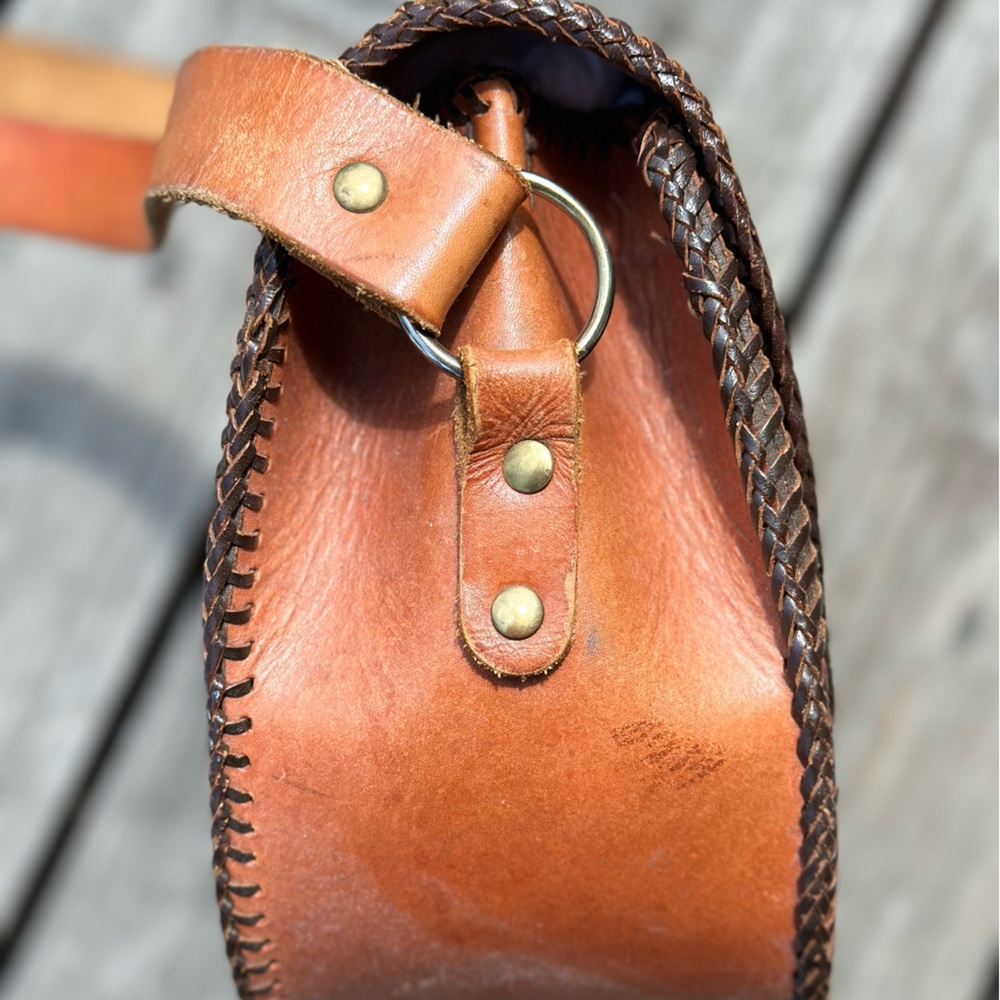 Beautiful Vintage 70s-ish Hand Tooled Leather Purse - Picture 11 of 12